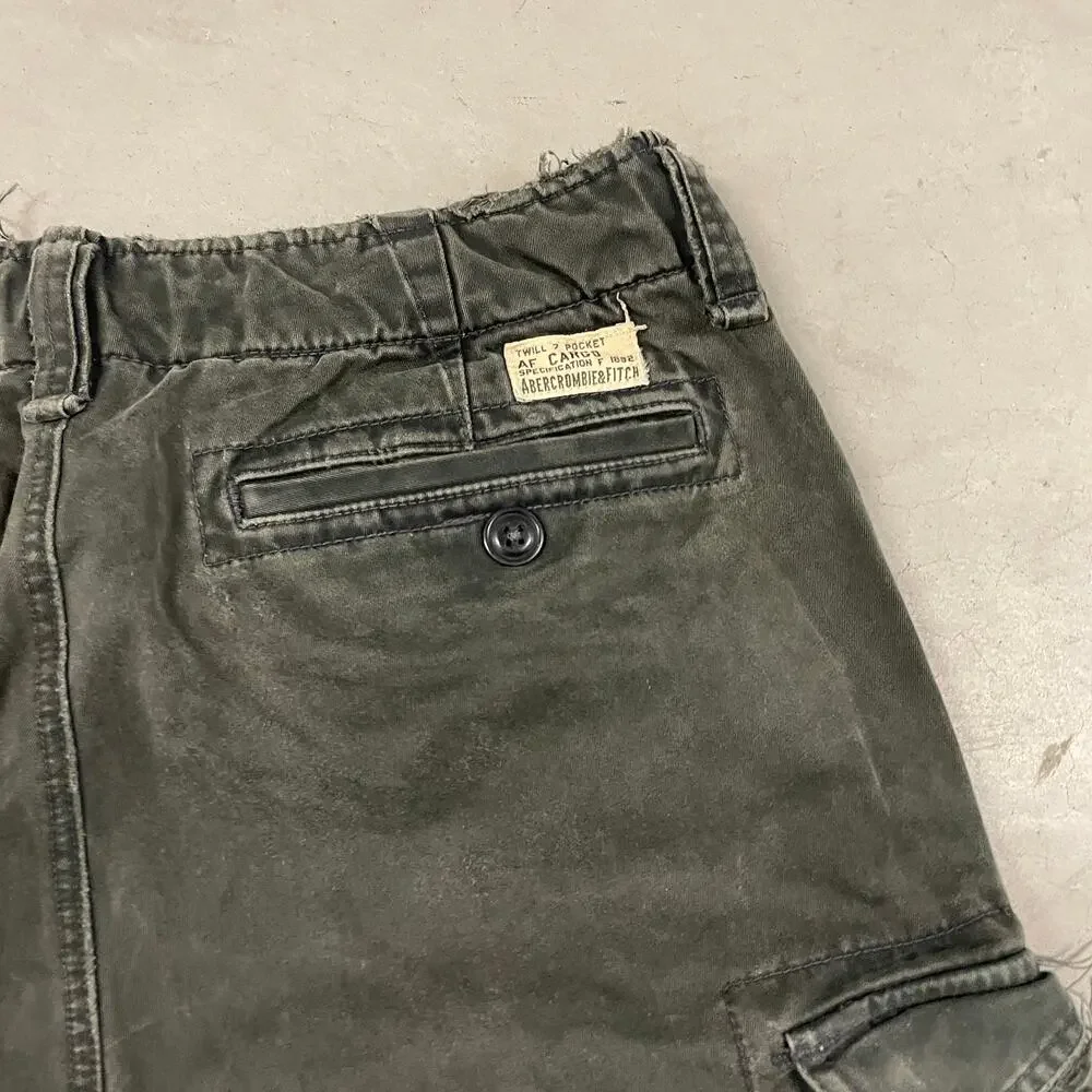 Baggy Y2K Abercrombie and Fitch cargo board shorts 34